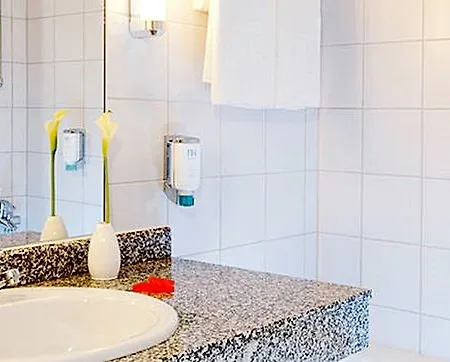 Отель Nh Berlin Potsdam Conference Center Клайнмахнов