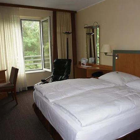 Отель Nh Berlin Potsdam Conference Center Клайнмахнов